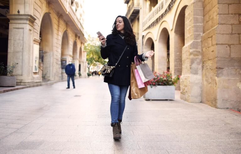 Dobry telefon do 2500 zł do aplikacji sklepów i płatności mobilnych – co ma znaczenie?